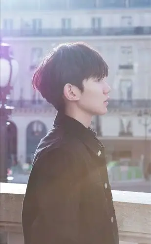 tfboys新闻200409分享王源的名品侧颜绝美颜值似仙子下凡