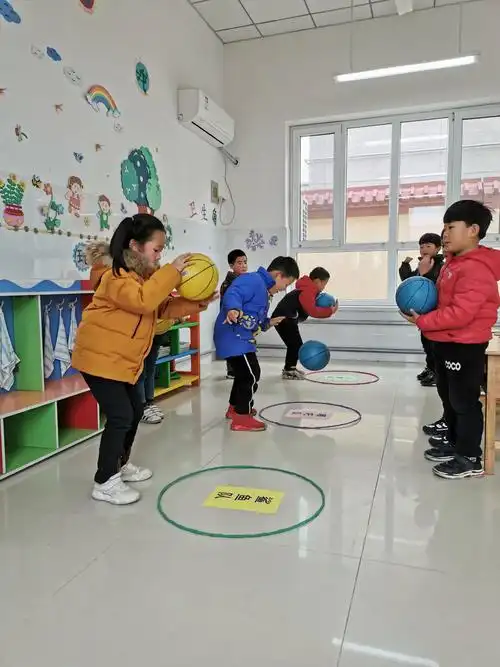 冬天来了～辛中驿学区南里店幼儿园开展丰富多彩的室内体育游戏活动