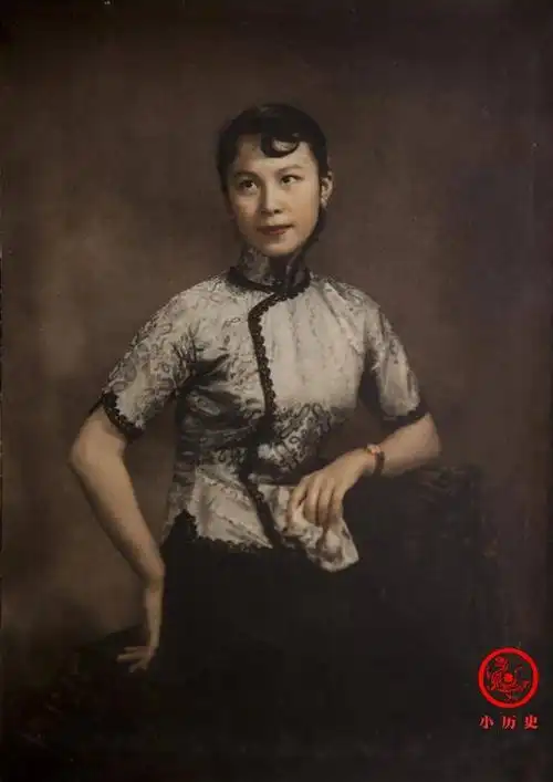 彩色老照片:民国上海滩的气质女士,身穿旗袍五官精致