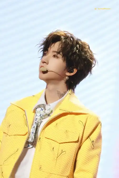 贺峻霖 梦蝶破笼##贺峻霖饭撒小天使##时代少年团叁重楼暨出道四周年