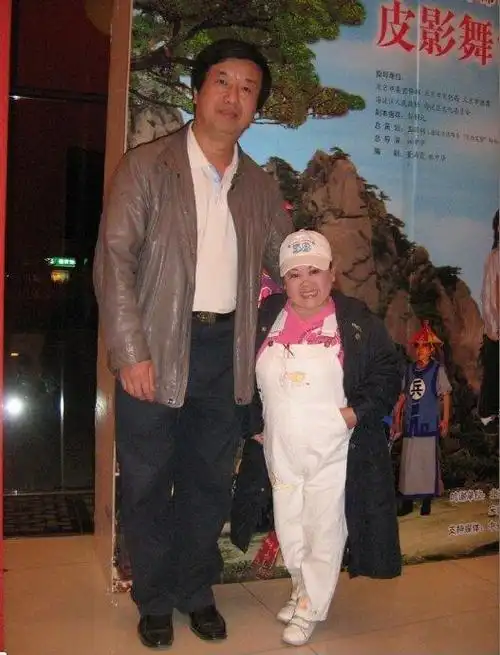 身高仅1米28的秦学士,25岁娶1米24的朱洁,婚后将袖珍妻子宠成宝|演员