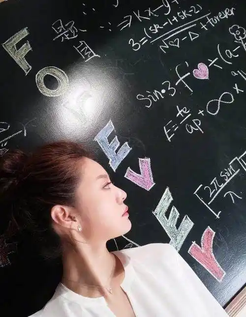 安以轩晒自拍美照称已工作一周接下来要用力玩乐_镜头_穿着_北京