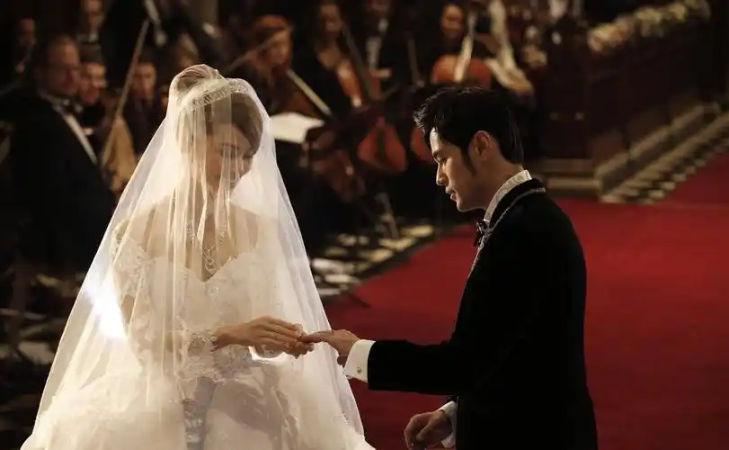 她17岁与天王相恋,22岁结婚后接连生下3个孩子,至今打算拼四胎_周杰伦