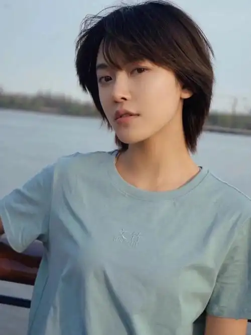 不挑脸型不挑人的日系短发发型可甜可盐发型自然又柔顺,温柔少女也可