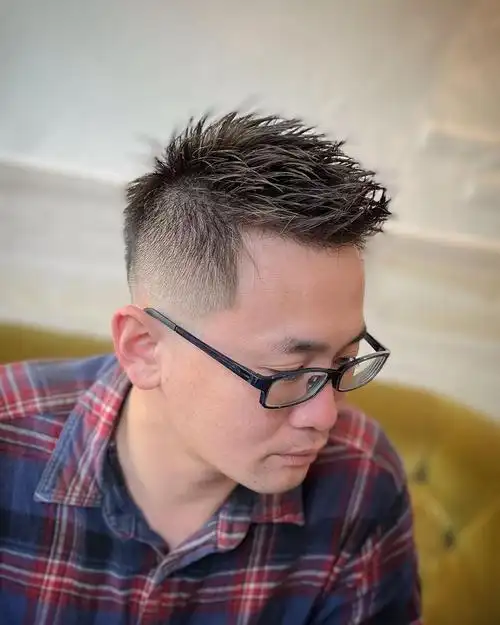 两侧推短头顶抓抓就是不一样,剪就对了|男发|头顶|发型_新浪新闻