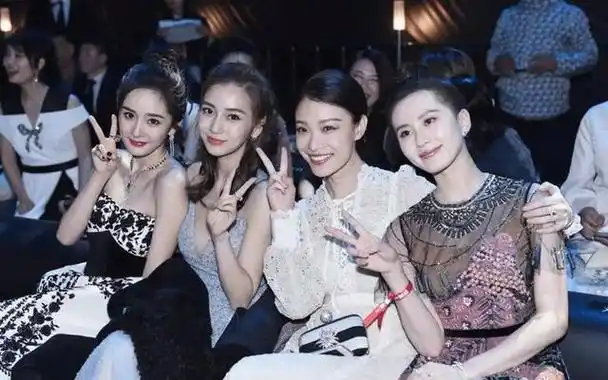女明星同框各有姿态,看看周迅和章子怡就知道了