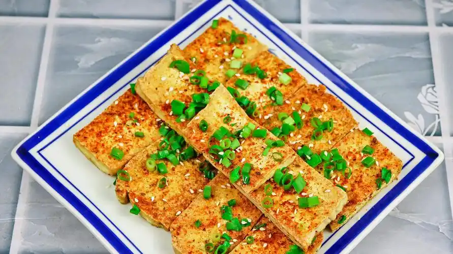 大厨教你做一道风味豆腐,香辣软嫩,开胃下饭,比饭店卖的还好吃