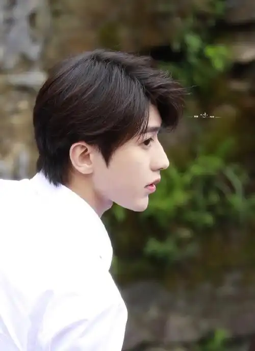 蔡徐坤张家界心连心活动路透公开 优越身段精致侧颜让人拍案称绝!