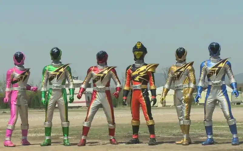 巨神战击队第二部空间战击队战卫变身武器战击王及其必杀