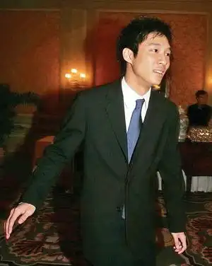 身家百亿霍启山,14年前和章子怡分手,因她做不到霍家这个要求