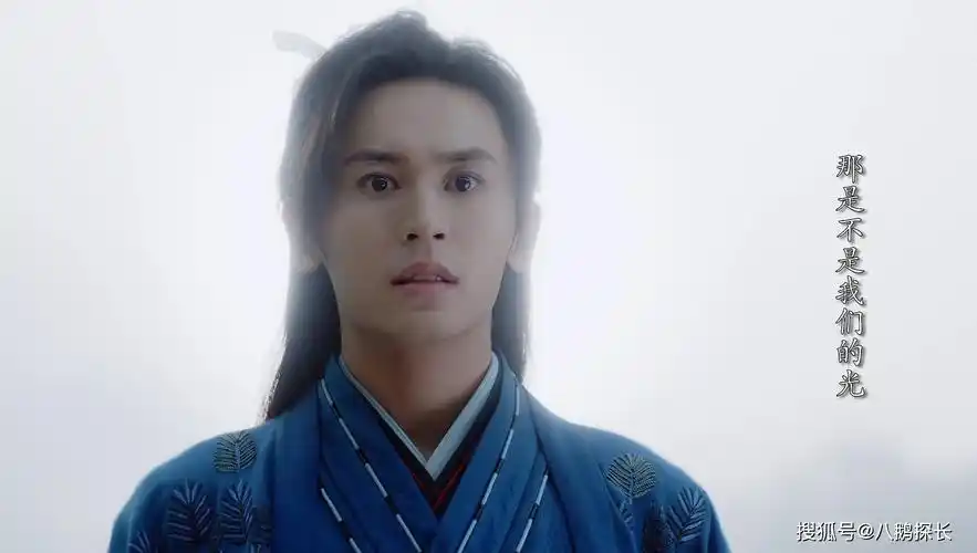 当周子舒转身,面对温客行.时间定格,周子舒的身后,出现了光芒.