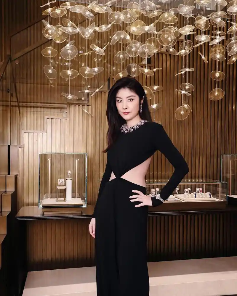 陈慧琳首谈车祸受伤细节,眼周疤痕清晰可见,左右两边脸一高一低