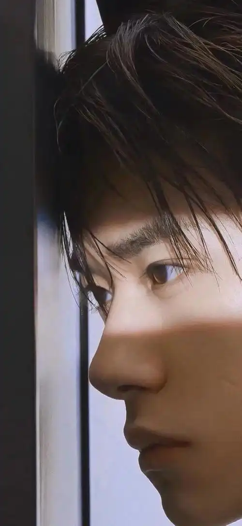 有没有易烊千玺的神仙壁纸? - 知乎