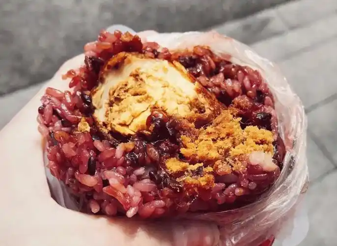 让上海人排了27年的粢饭团,5块钱管饱!