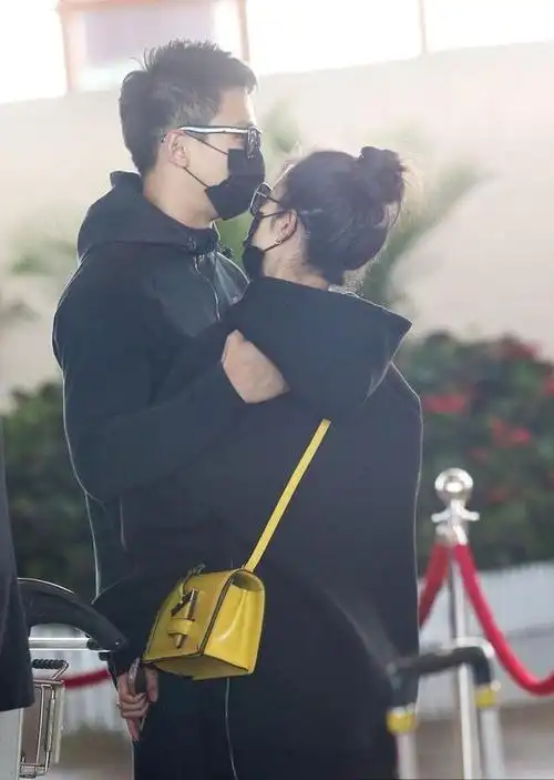 李冰冰潮装与小男友同框全程如胶似漆少女味儿十足