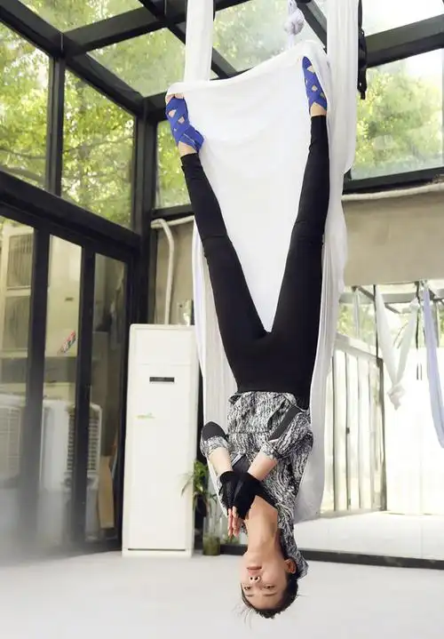 【明星苑】女星空中瑜伽凹造型:林心如刘涛王珞丹看看谁最能作 1