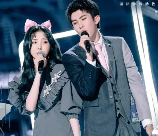 刘宇孟美岐贴身热舞!米卡林墨可真是深情王子!