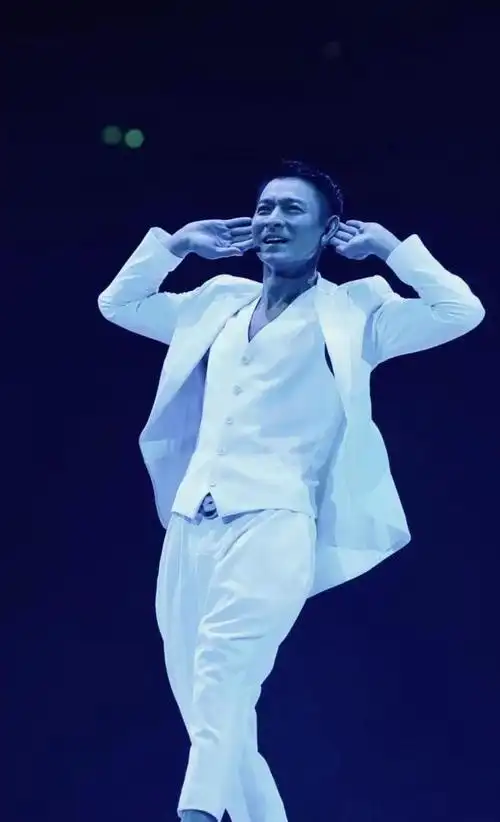 刘德华出道40年粉丝集体换头像安排仪式感分享和偶像小故事