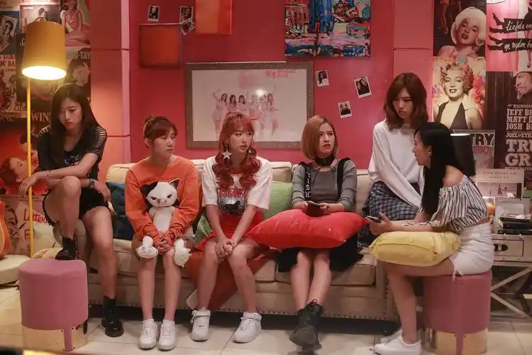 精彩评论 2018-04-02       电视剧的选秀节目蜜蜂少女队到顺利现在