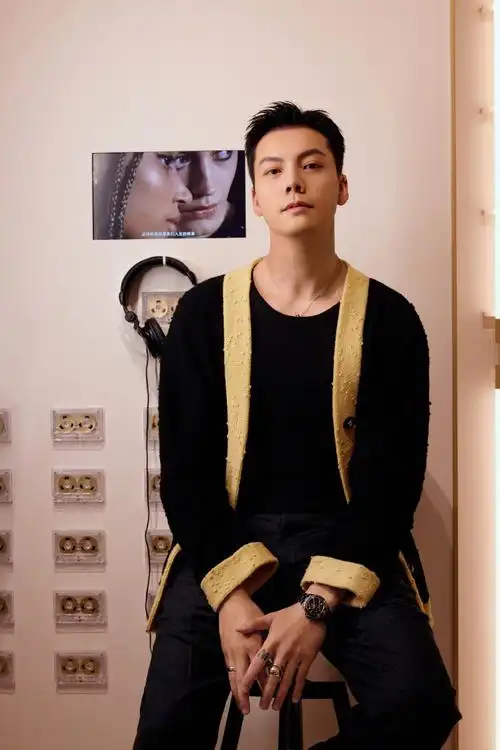 故事從心動開始,來和陈伟霆超话一起傾聽關于遇見的故事.