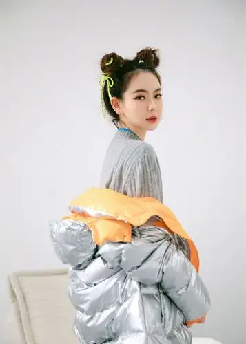 戚薇哪吒头,时尚娇美,气质非凡