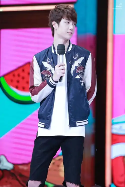 161030 天天向上录制 @uniq-王一博 cr:logo