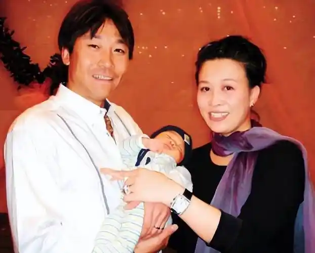 孟桐:爱上未婚生子的那英,用爱治愈继子半生,做到了一碗水端平