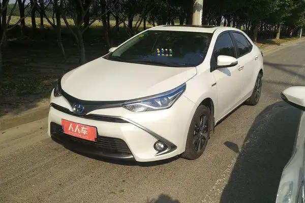 丰田雷凌17款改款双擎cvt领先版,纯个人一手车,开着跟新车一样