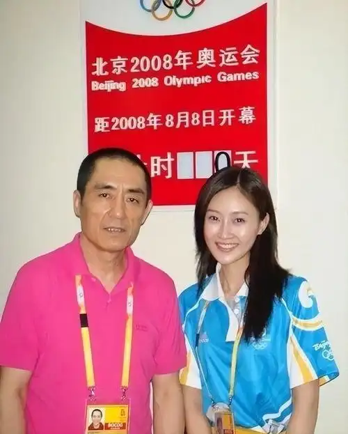 家境贫寒,三口之家住在自家汽修店的仓库里.