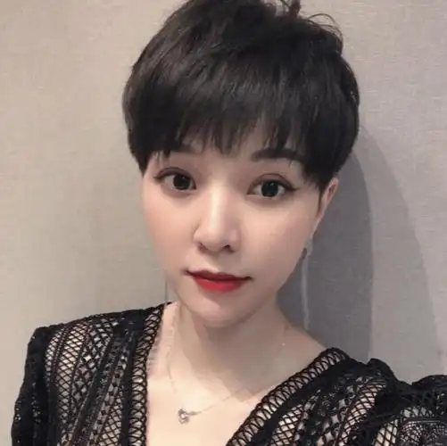 菱形脸颧骨微微突出太阳穴凹陷等女人超过30岁一定要尝试一下超短发