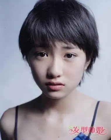 日本女生短头发剪 斜刘海造型示范