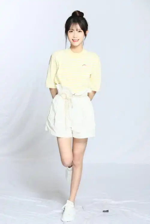 陈意涵最新时尚大片,娃娃领连衣裙俏皮灵动,"初恋脸"太圈粉