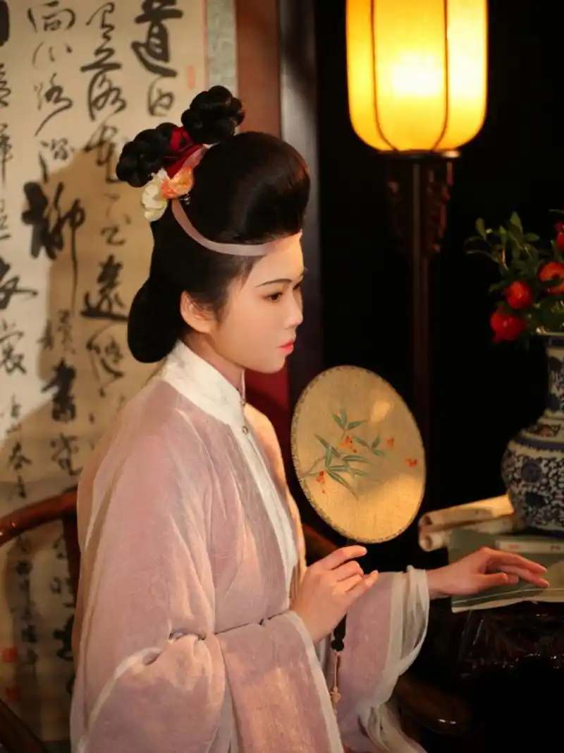 明代发型‖钵盂头 复原妆造 晚明时期至清一款非常流行的发型 一种高