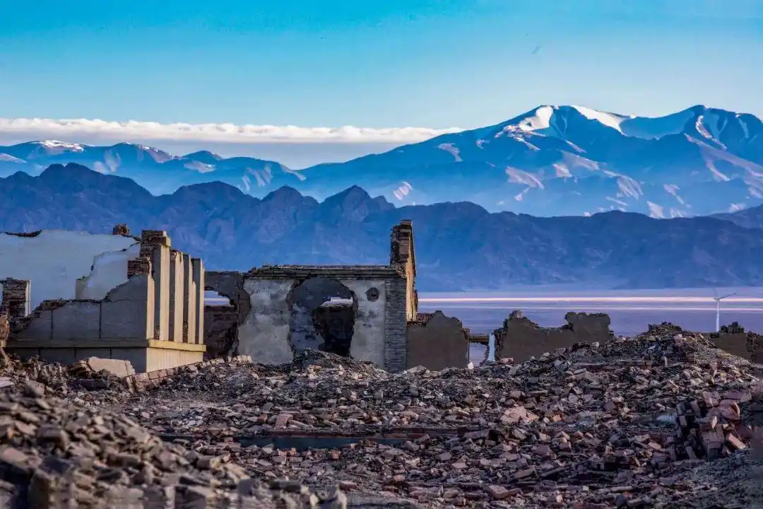 阿尔金山还是那座阿尔金山,石油小镇已不是那个小镇了.