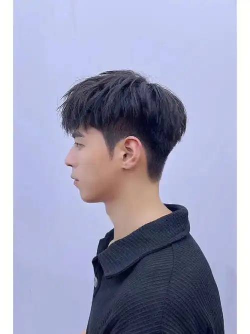 简单打理的中短发型适合5-8厘米 头顶立体 显得发量多#男士发型参考