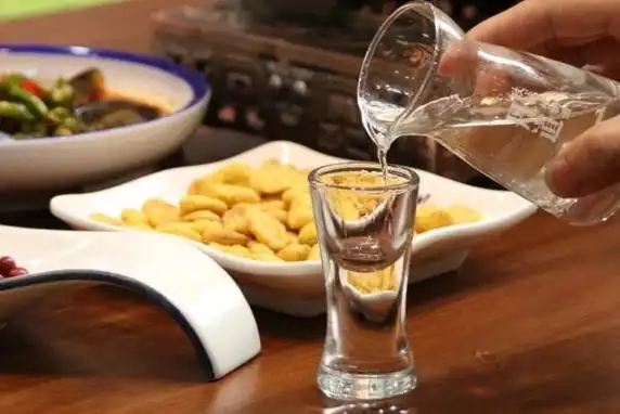 在中国,不管会不会喝酒,应该对独具中国特色的白酒应该都不会陌生