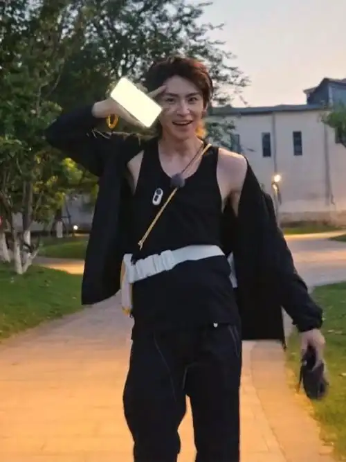 小鬼王琳凯城市捉迷藏