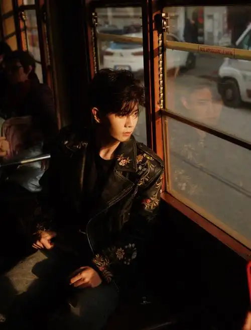 锁定北京时间2月22日凌晨三点etro2024秋冬秀场发布,与@任嘉伦