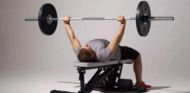 练胸的6个入门动作越早练胸肌越好看