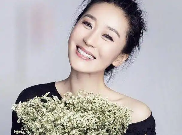 苗圃:当众拒绝罗晋示爱,转头嫁大21岁富商,如今44岁开私人飞机_陈义红