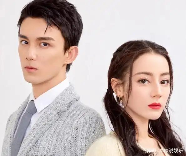 歌隼cp超甜售后热巴吴磊合体拍海报热巴手放的位置我真酸了