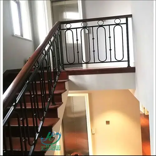 铁艺楼梯扶手护栏 别墅室内铁木扶手 旋转楼梯扶手免费设计