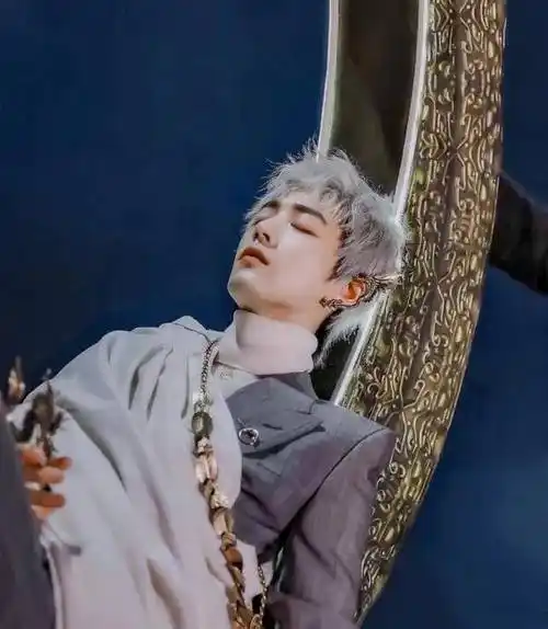 肖战银发精灵王子怀旧来袭_二次元_人间_造型