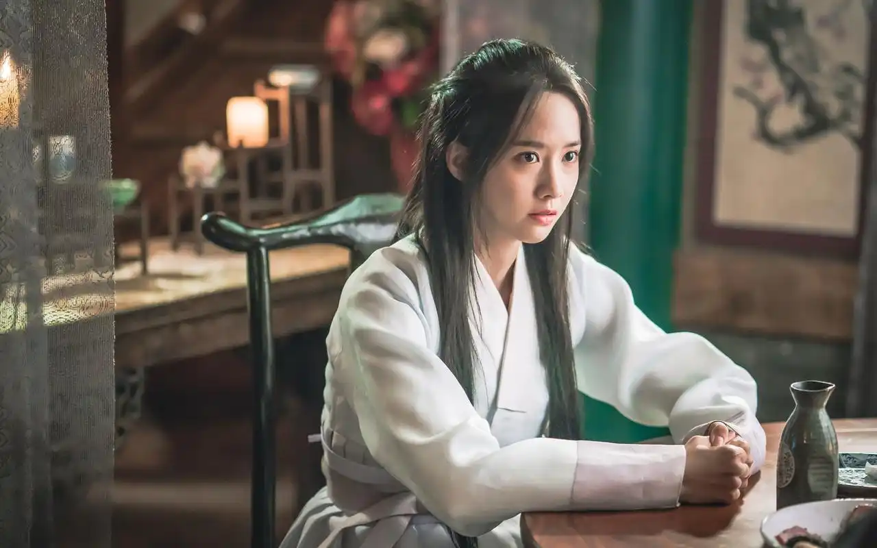 林允儿古装照:眉如翠羽,肌如白雪,腰如束素,齿如含贝!