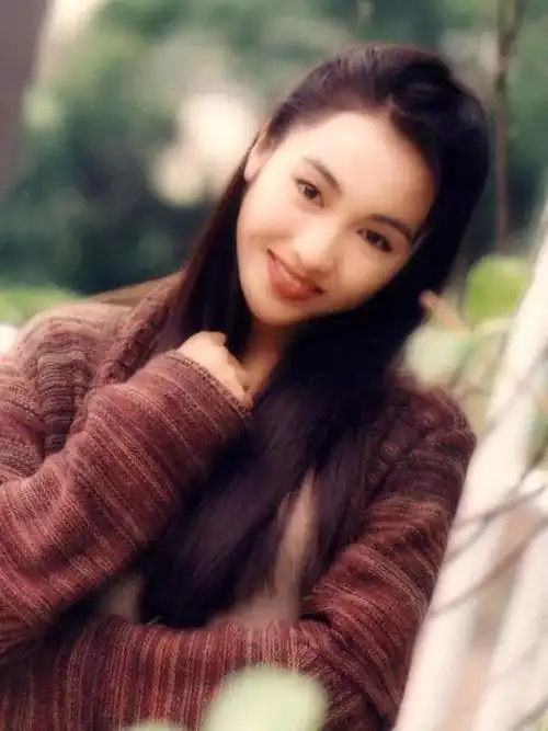 女星黎姿住3亿豪宅 超大落地窗可俯瞰维港美景