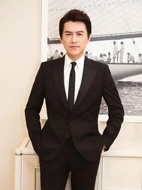 正午阳光独宠的9位男星,有人被称"亲儿子",有人怎么也捧不红|靳东