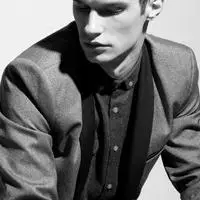 欧美男生黑白绅士头像穿西装的帅气绅士男生头像