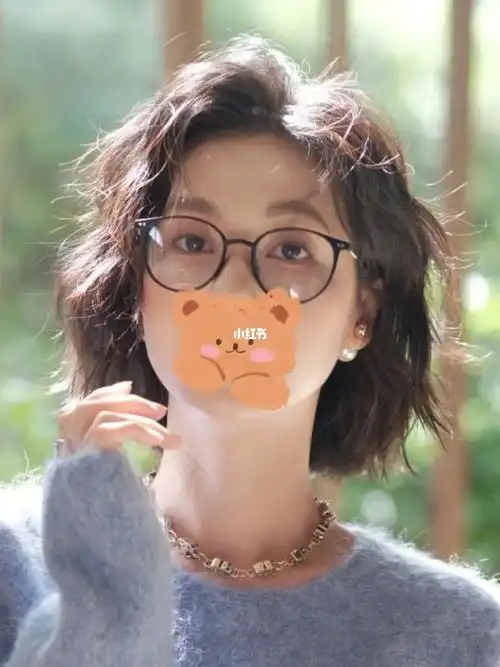 法式蛋卷头慵懒文艺又显发量短发蛋卷头放心尝试,真显脸小头包脸发型