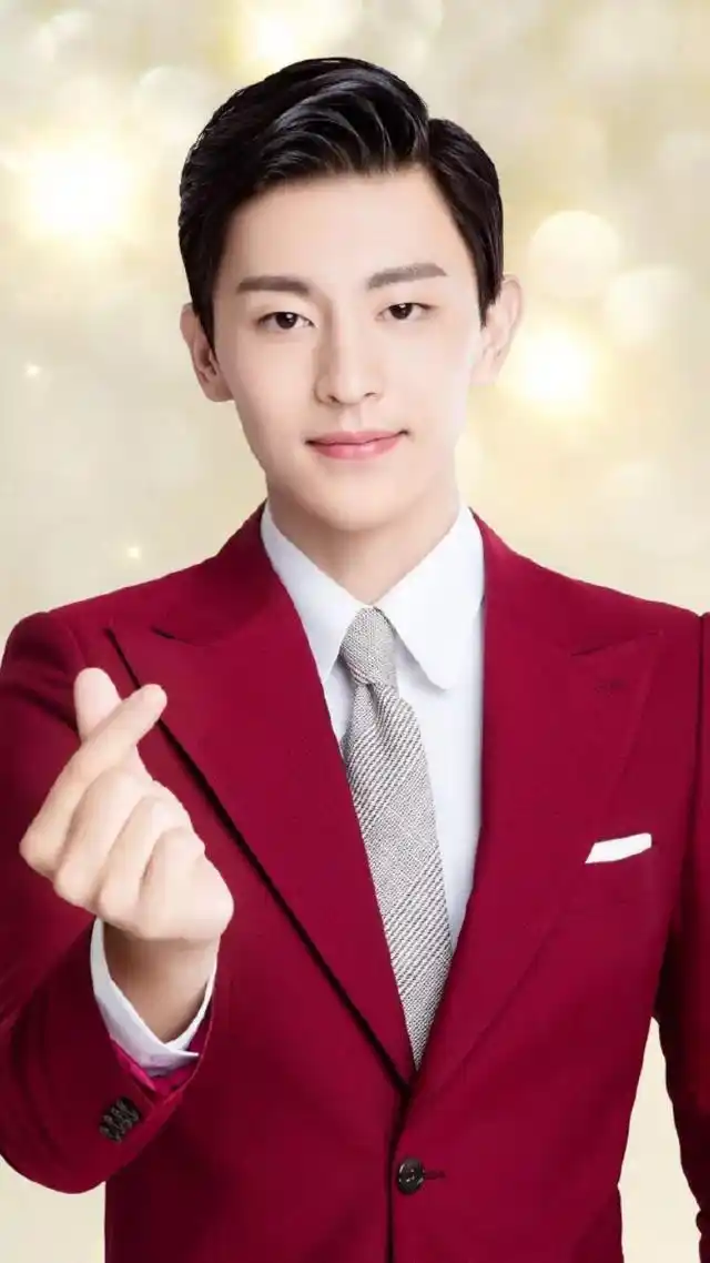 不过真的很帅啊,正脸照是最考验脸型的,邓伦真是什么角度都能完美驾驭