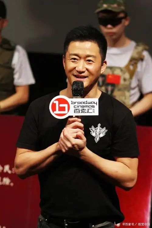 吴京一直讨厌小鲜肉,29岁时的他也是妥妥的小鲜肉还是习惯他硬汉